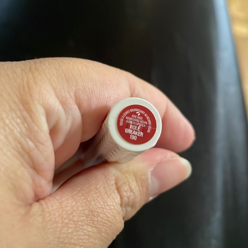 KVD EPIC KISS NOURISHING VEGAN BUTTER LIPSTICK - role breaker - Picture 5 of 7